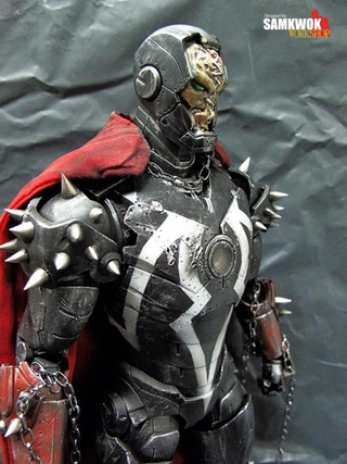 Illustration for article titled Incredible Customized Iron Man Figures